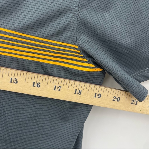 Men's Under Armor Medium Fitted Heat Gear Gray Short Sleeve Run Running Shirt - Picture 5 of 5